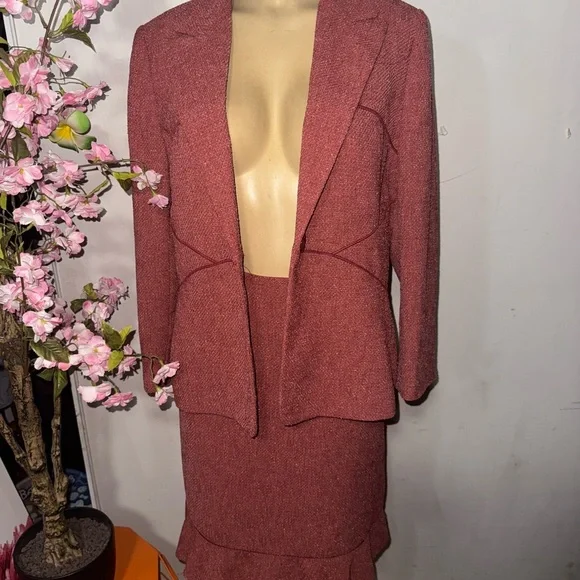 Kasper Women's Red Blazer and Skirt Set - Picture 8 of 9